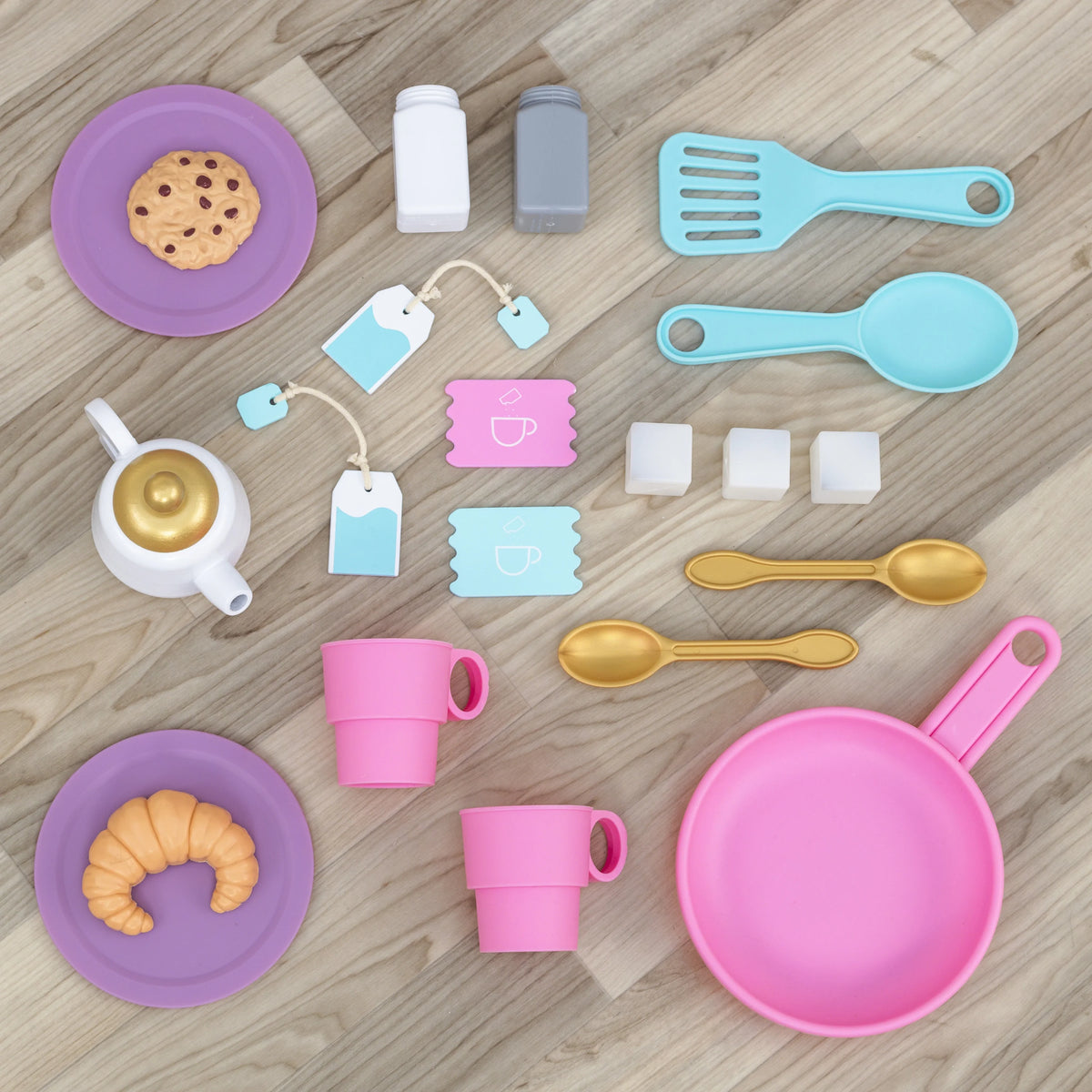 Wooden Play Kitchen with 21 Accessories W462142