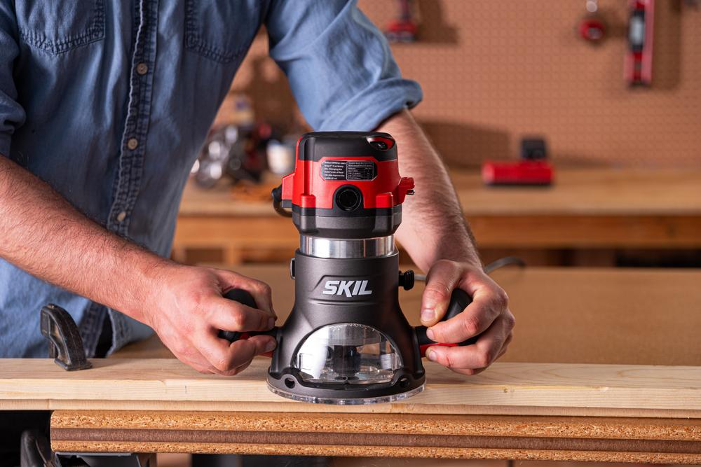 10 Amp Fixed Base Corded Router R8725