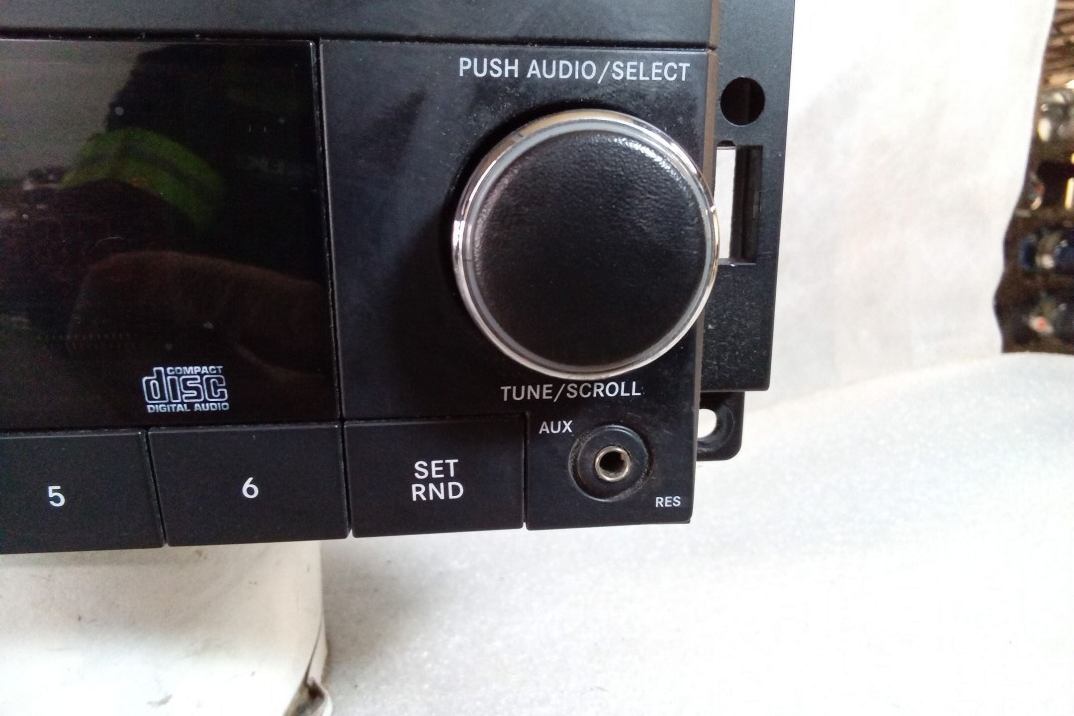 2010 Dodge Caravan AM FM CD MP3 Receiver R494