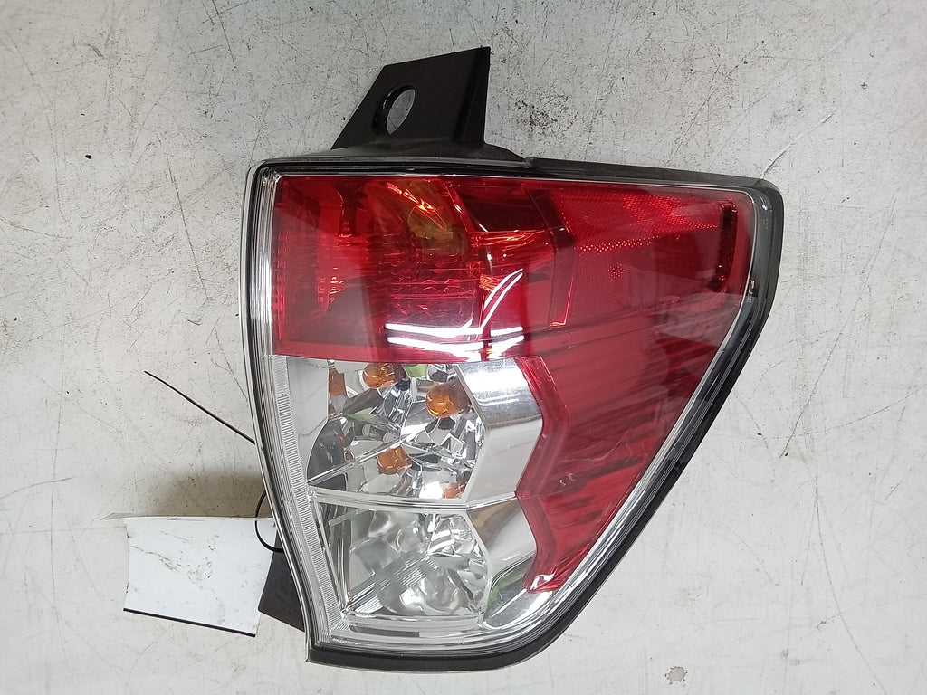 Pre-Owned Subaru Forester Right Passenger Side Tail Light U785